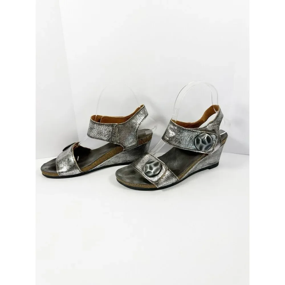 Taos Carousel Sandals 38 /7.5 Silver Crackle Leather Wedge Ankle Strap Medallion